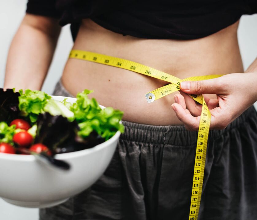 Pour perdre du poids, la majeure partie de l'alimentation doit être composée de plats de légumes. 
