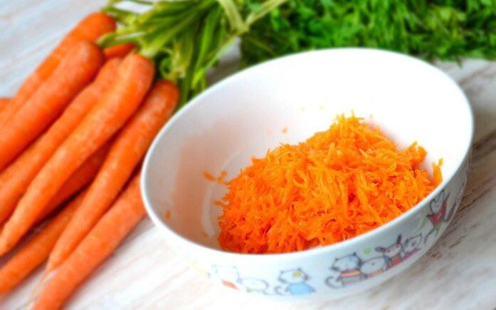 carottes râpées pour le petit-déjeuner japonais